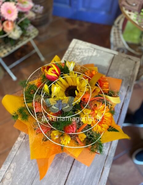 Centrotavola con girasoli.i firi perfetti per persone allegra e gioiose.girasoli di prima qualità